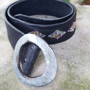 Black leather belt. EUC. 39" overall